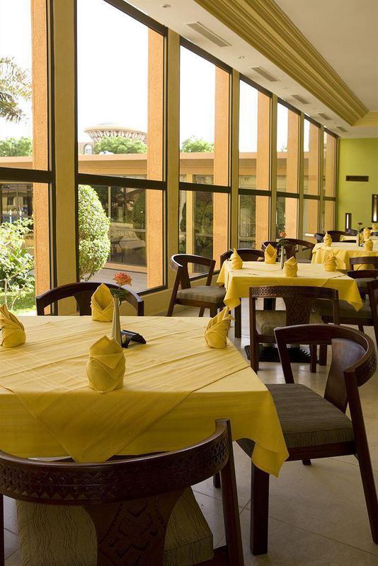Azalai Hotel Independance Уагадугу Екстериор снимка
