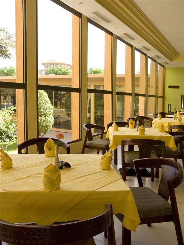 Azalai Hotel Independance Уагадугу Екстериор снимка